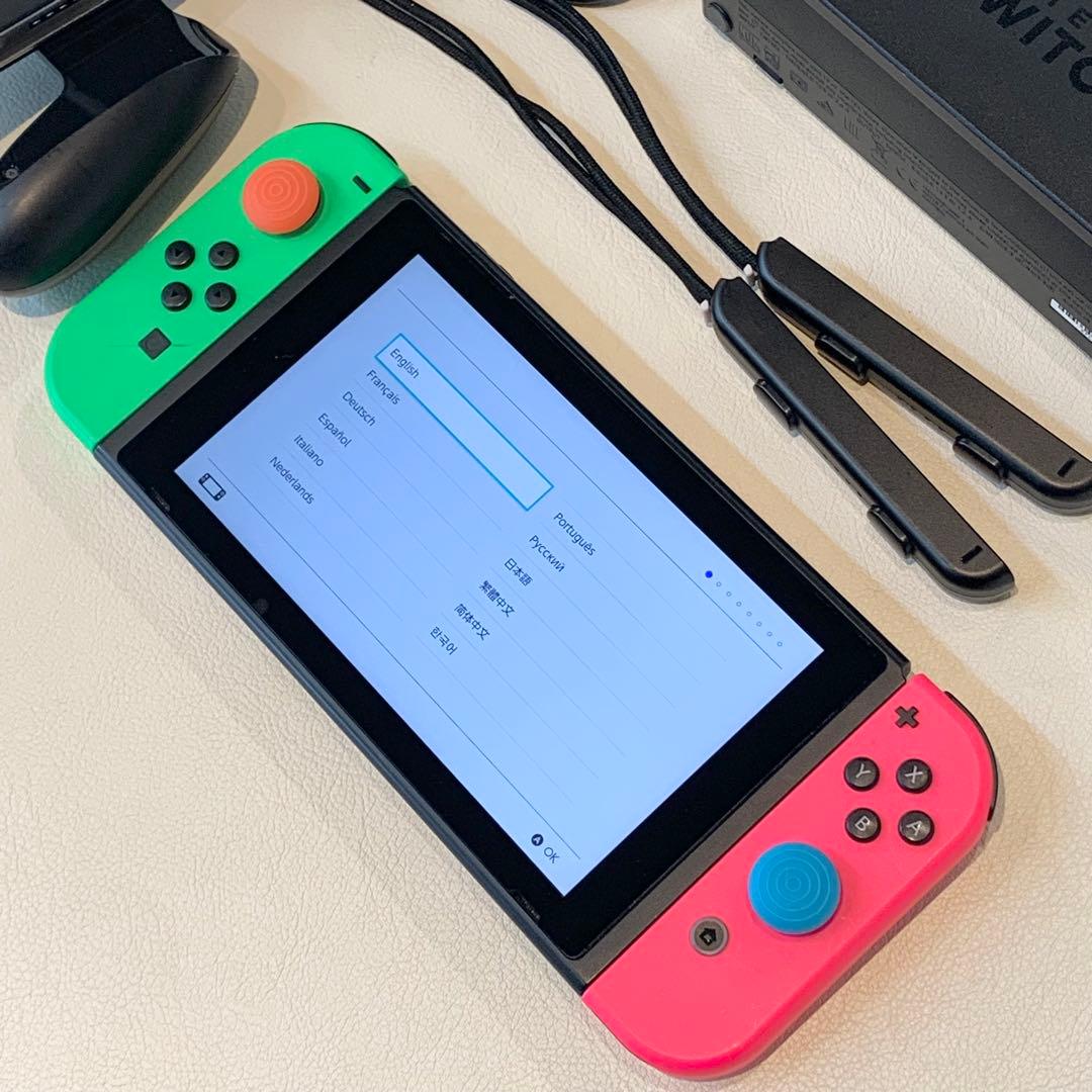 任天堂 ニンテンドースイッチ 本体 赤 緑 Joy-ConセットNintendo