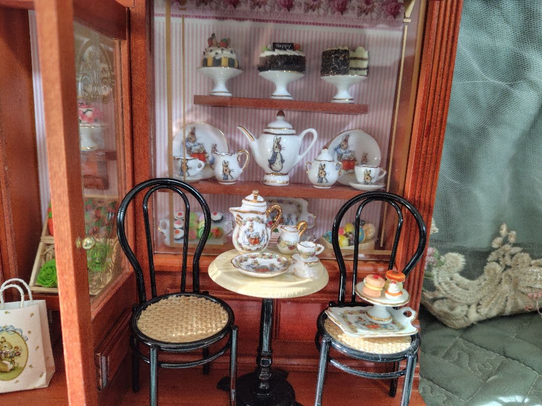 ロイターポーセリン ミニチュア ドールハウス ピーターラビットカフェ