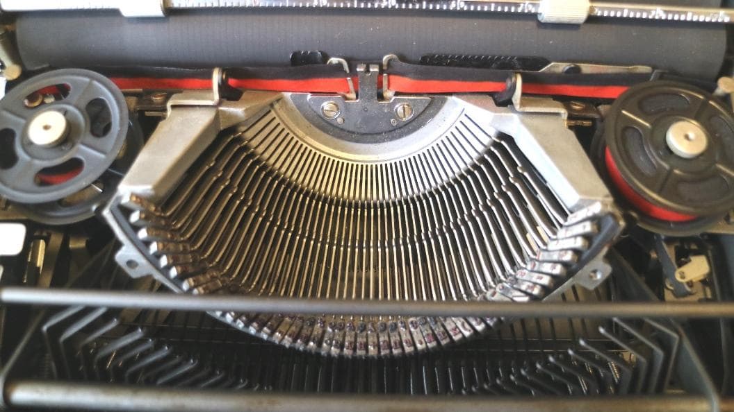 値引完動美品タイプライター Olivetti Lettera DL 国際文字配列 - メルカリ