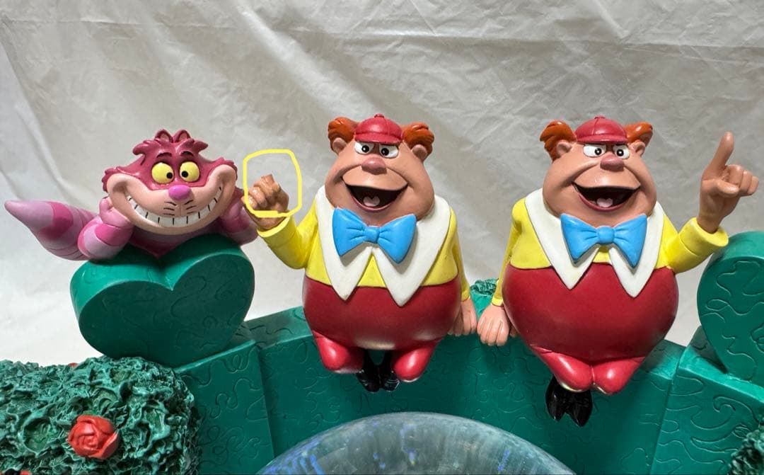 ディズニーストア 不思議の国のアリス オルゴール付きスノーグローブ