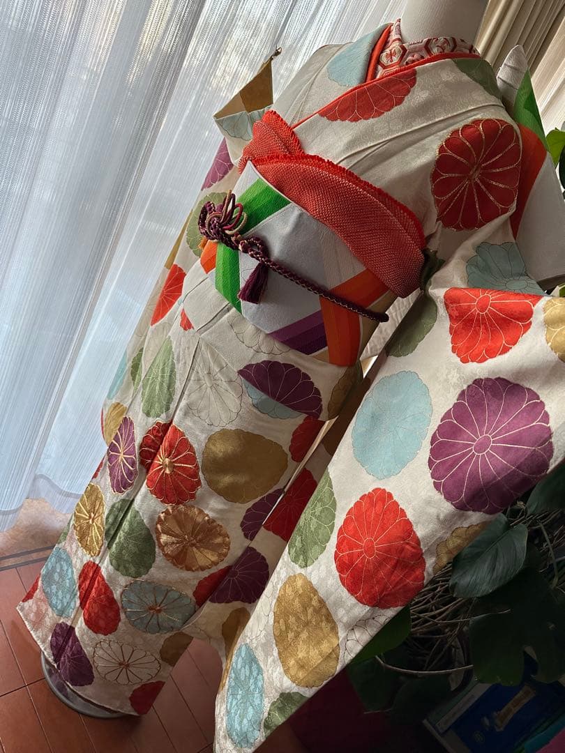 振袖フルセット クリームホワイト×マルチカラードット菊紋 金駒刺繍