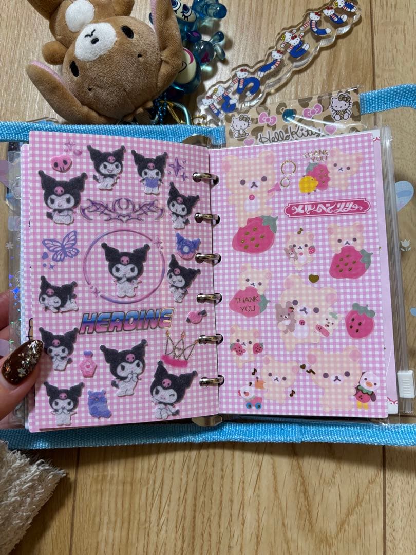 シール帳完成品　サンリオ　ボンドロ リラックマ ディズニー たまごっち