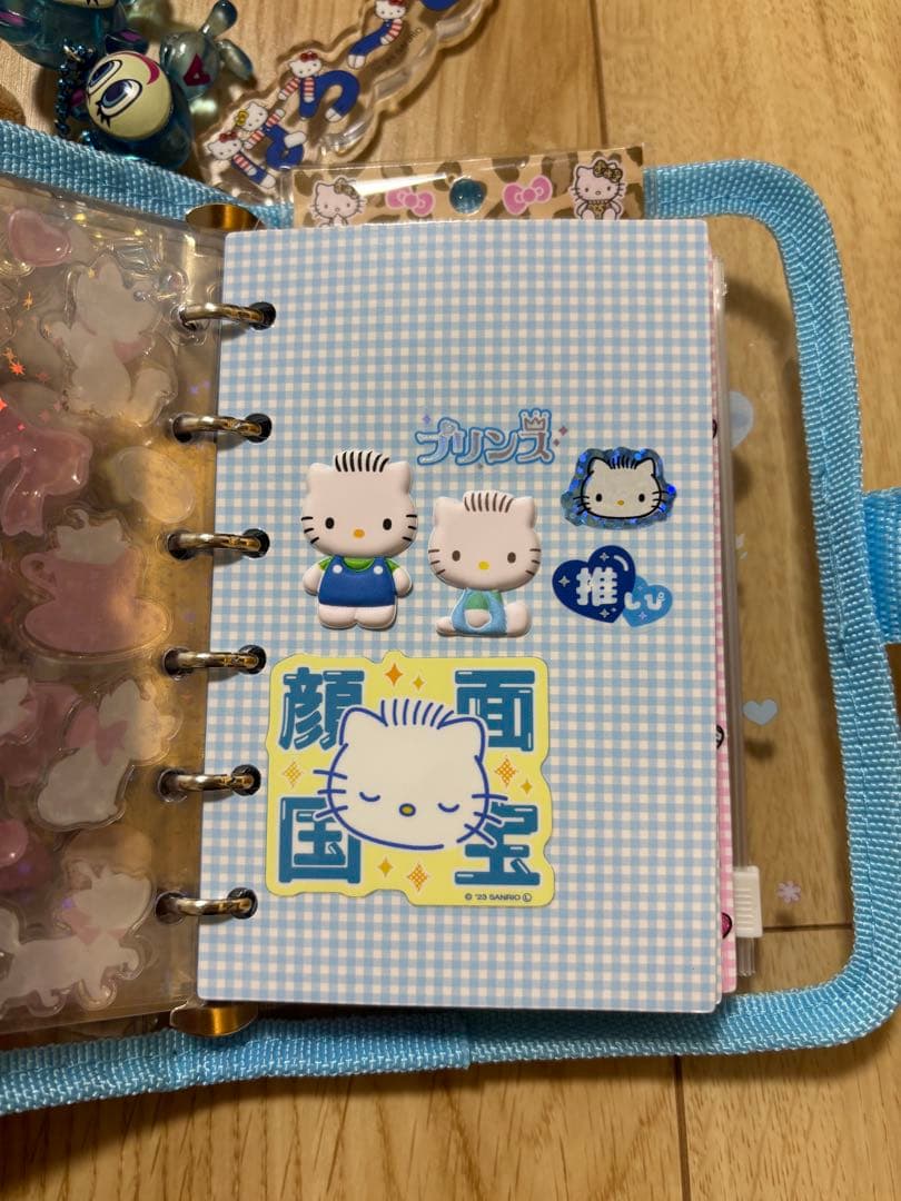 シール帳完成品　サンリオ　ボンドロ リラックマ ディズニー たまごっち