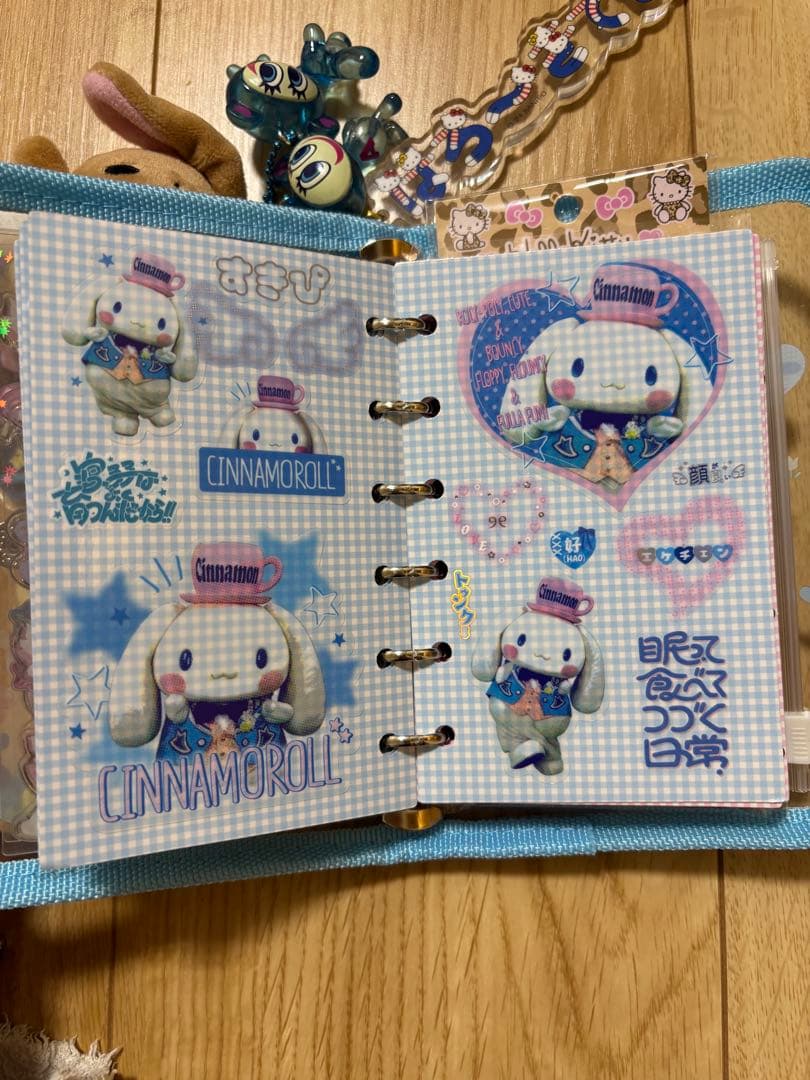 シール帳完成品　サンリオ　ボンドロ リラックマ ディズニー たまごっち