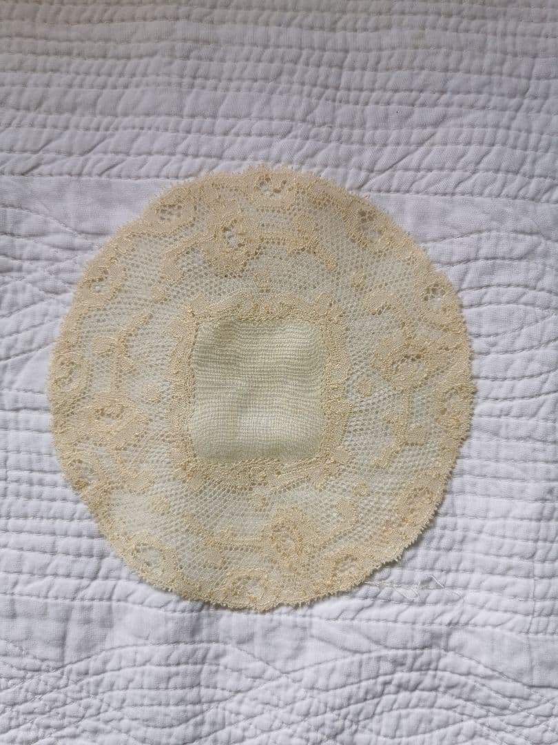 アンティーク ポワンドパリ 舞う1輪の薔薇のモチーフ センターフレーム