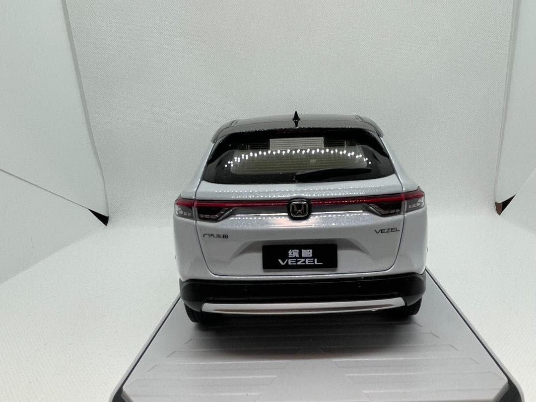 600-015 1/18 ホンダ ヴェゼル ALL NEW ホワイト