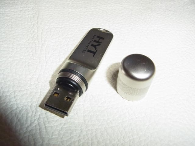 未使用 非売品◆HYT（エイチ・ワイ・ティー） ロゴ入り金属製ＵＳＢメモリ
