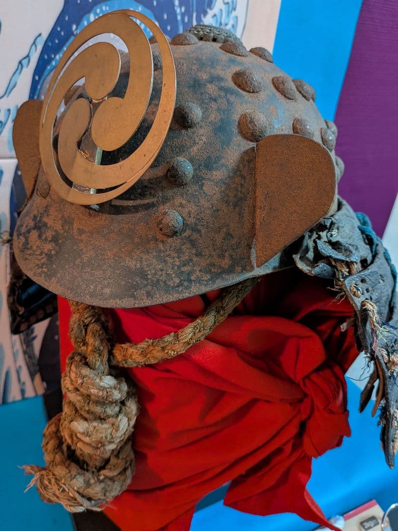 戦国時代極稀少博物館級１４６７〜１５６８年頃尾長巴御家紋前立武将厳星兜時代本歌兜 戦国時代極稀少博物館級1467〜1568年頃尾長巴御家紋前立