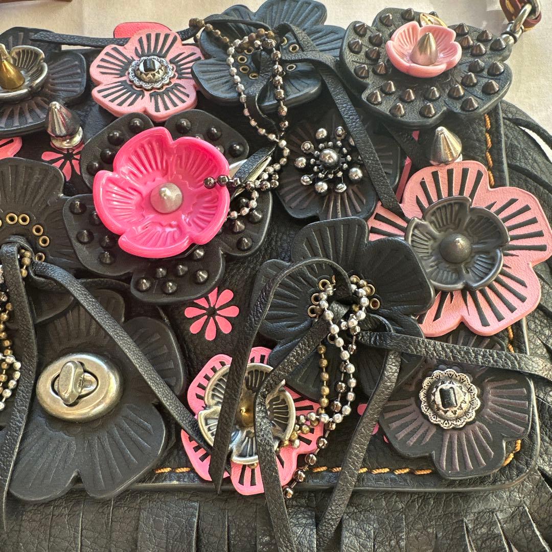 超美品COACH コーチ￼ パーティー、クラッチバッグ 黒花