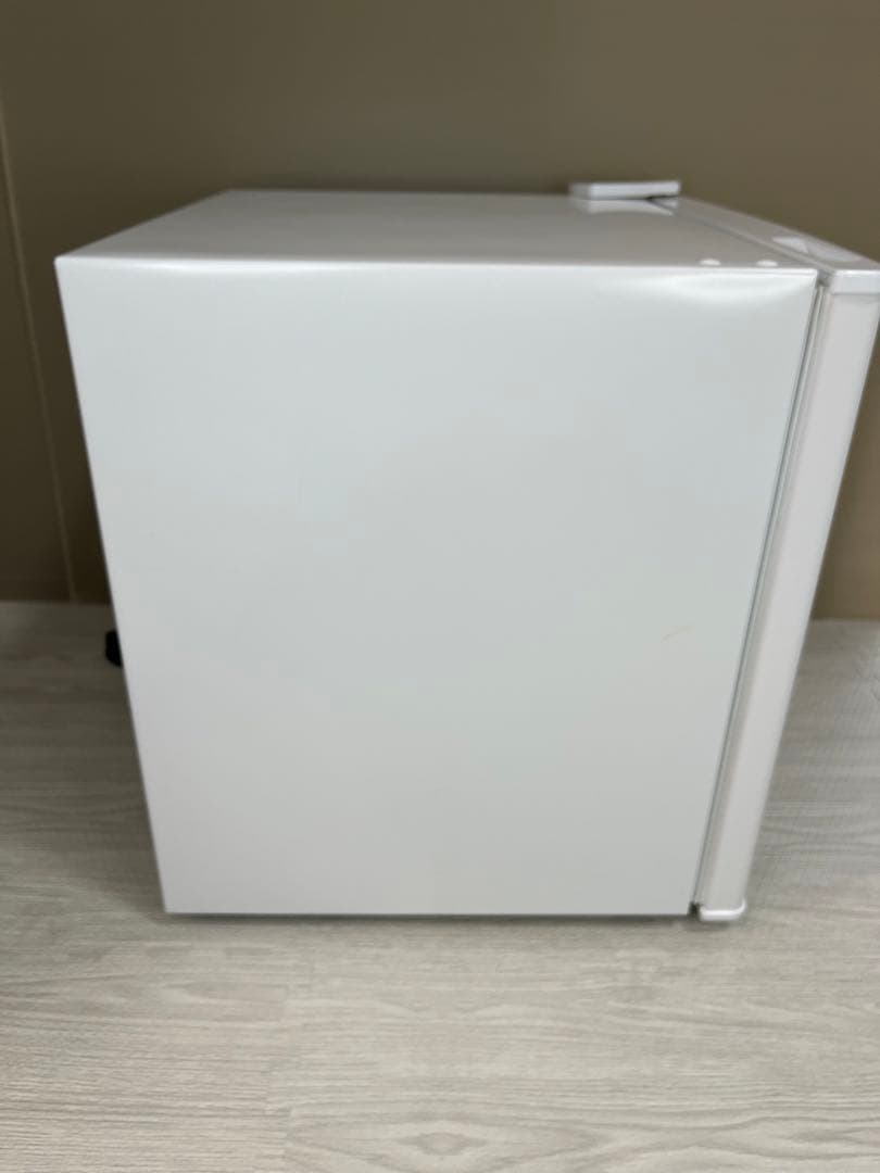 【極美品】comfee 冷蔵庫 冷凍付き　ホワイト　45Ｌ
