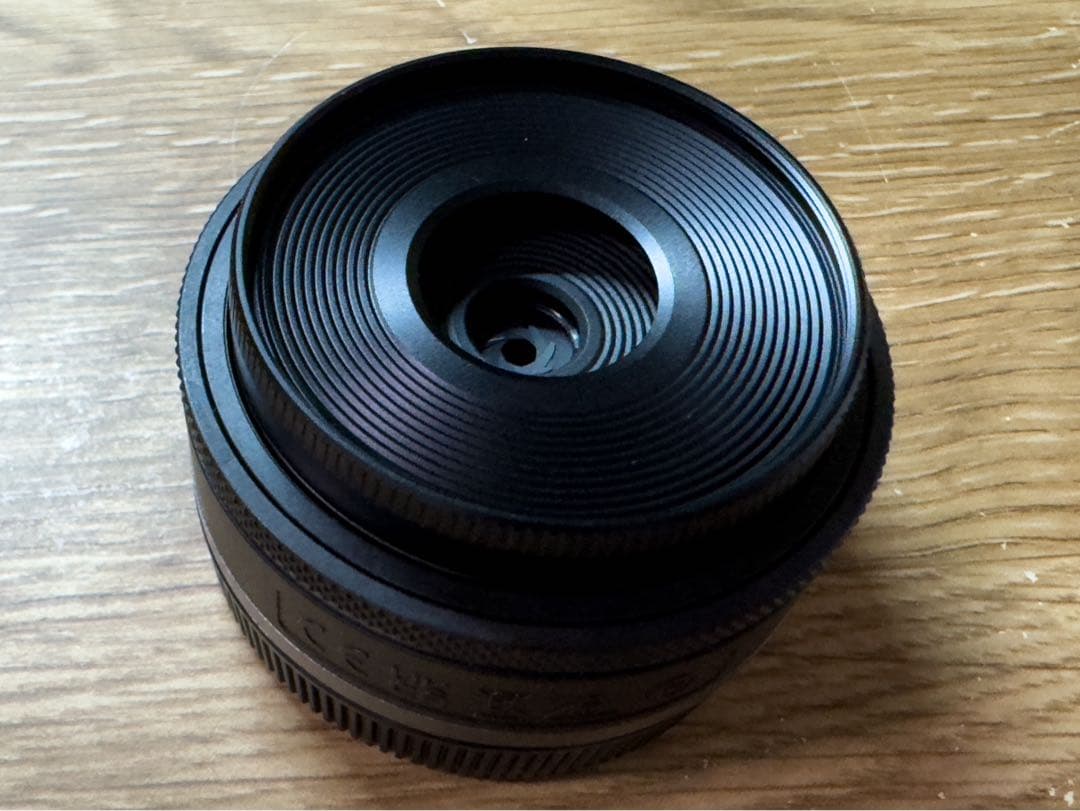 RF28mm f2.8 STM 純正レンズフード付き！