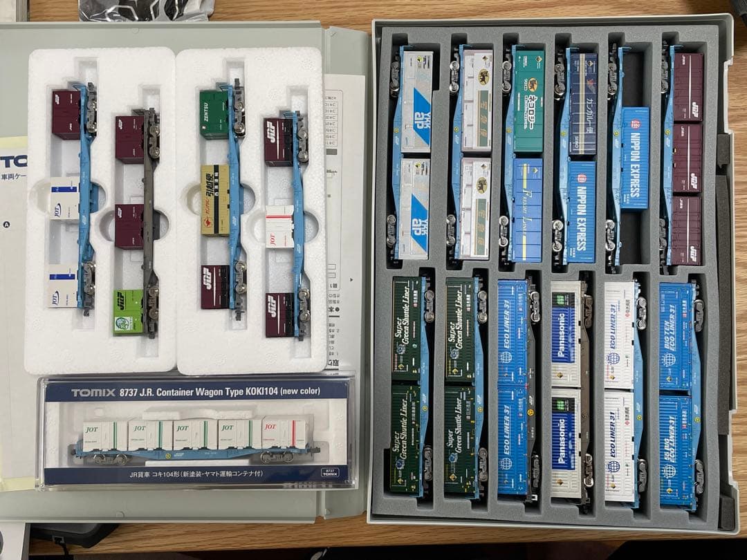 鉄道模型 Nゲージ コキ100系17両 全車コンテナ付き&12両用ケース付き