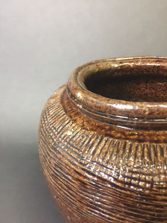 茶道具 水指しサイズ 茶道の神髓にビッタリ 古い 醬釉刻線紋