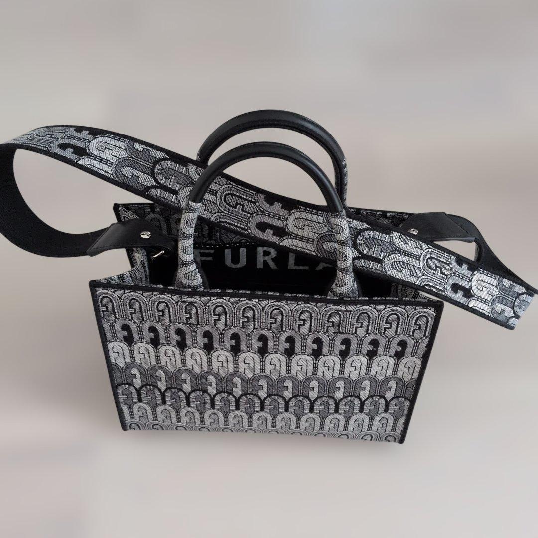 最終値下げFURLA アーチ模様 ショルダーバッグ