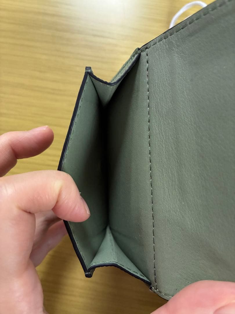 ロエベ アナグラム トライフォールド ウォレット ローズマリー