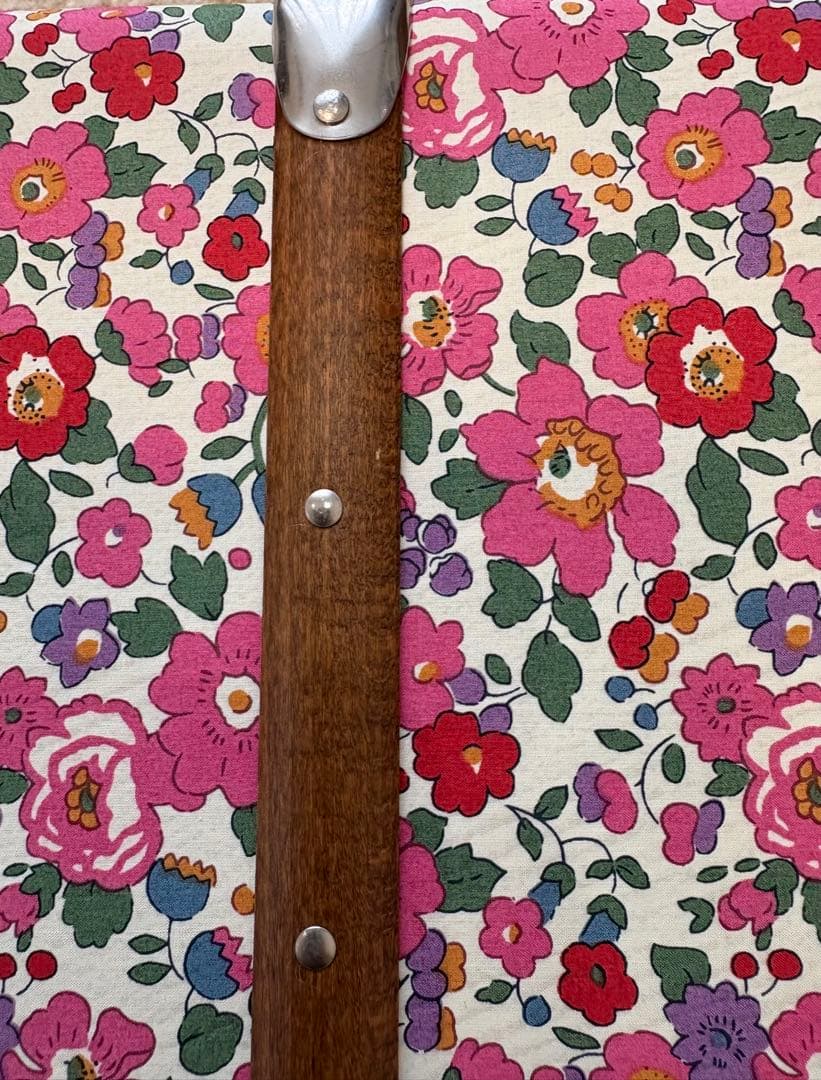 未使用品 リバティ トランク caramel リバティ柄クッション付き-取扱店