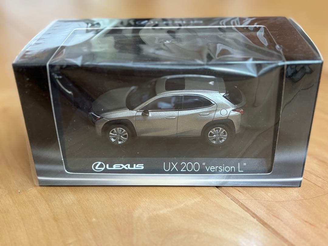京商　Lexus UX 200 \"version L\" ミニカー　1/43