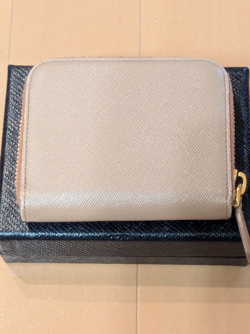PRADA サフィアーノレザー ケース