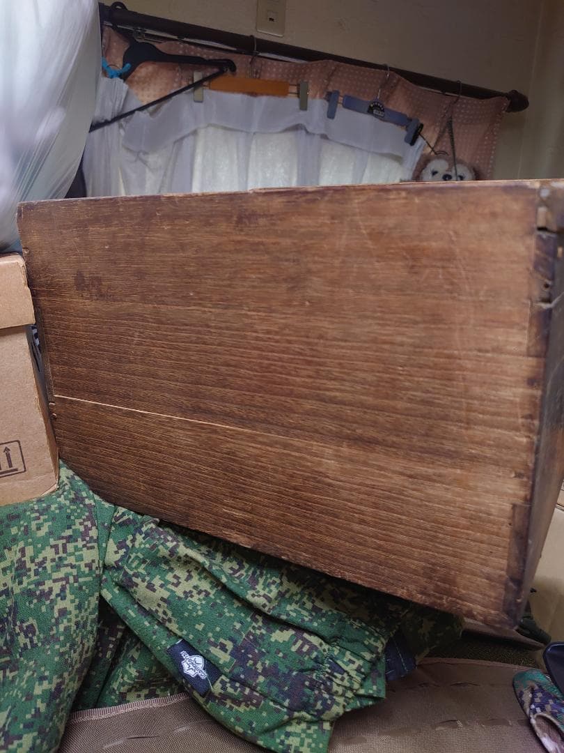 赤い琥珀で作られたアンティーク