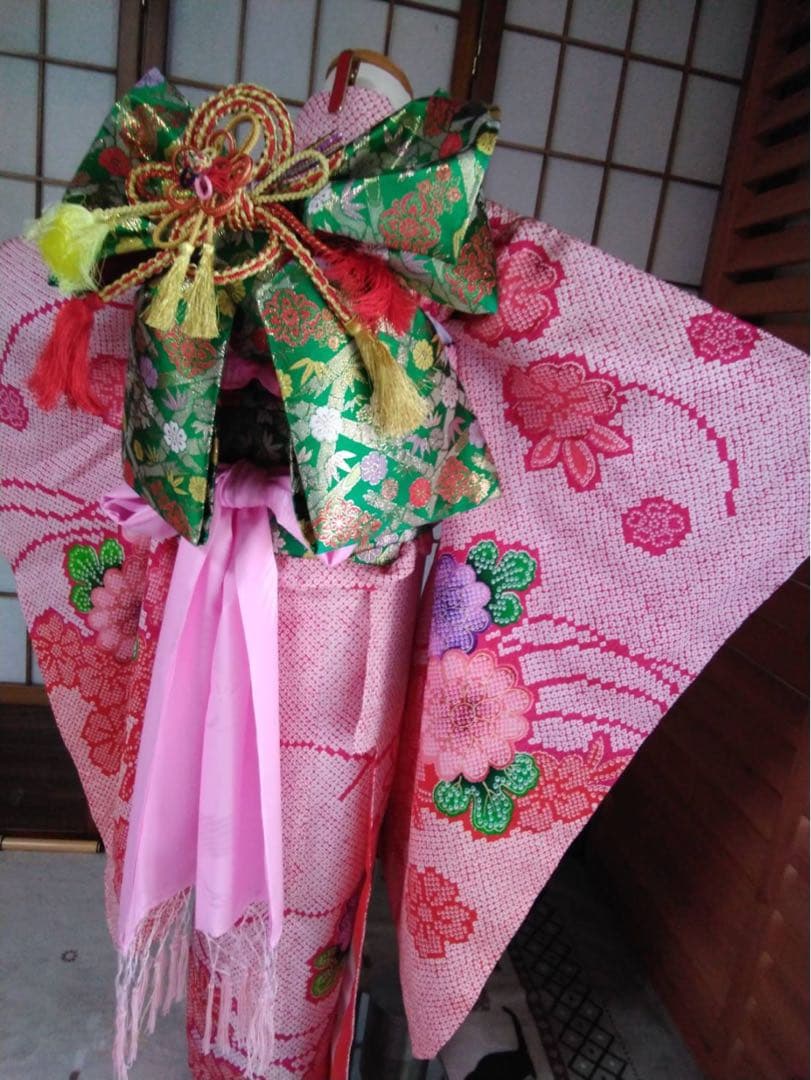 a です。7歳向け・表側正絹・お着物のセットです