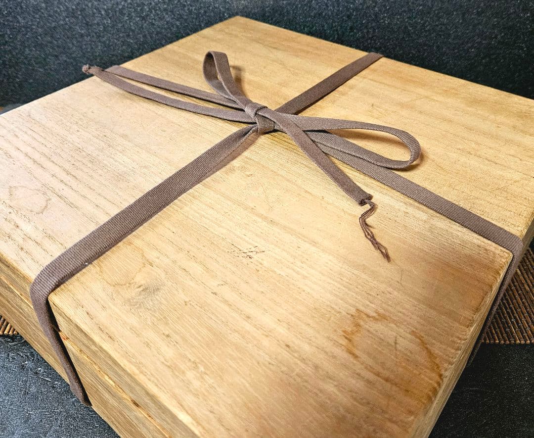 【真作保証❗】益子焼　佐久間藤太郎作　鉄砂　梅の図　飾り角皿　佐久間藤也鑑定識箱