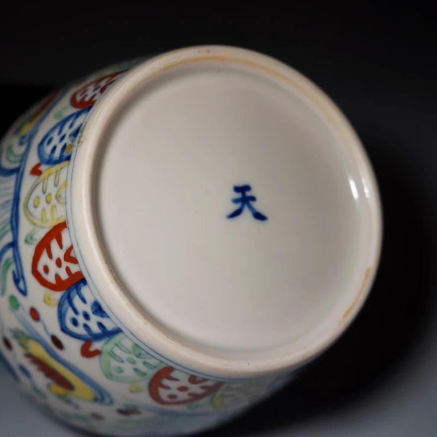 明代斗彩意匠　蓋付罐 　陶器