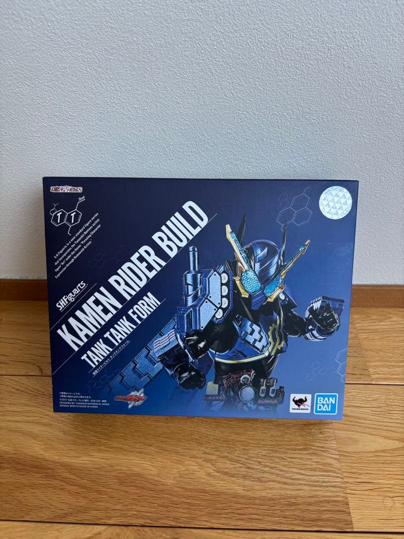S.H.フィギュアーツ仮面ライダービルド　タンクタンクフォームとエボル Amazon.co.jp: TAMASHII NATIONS S.H.フィギュアーツ 仮面ライダー