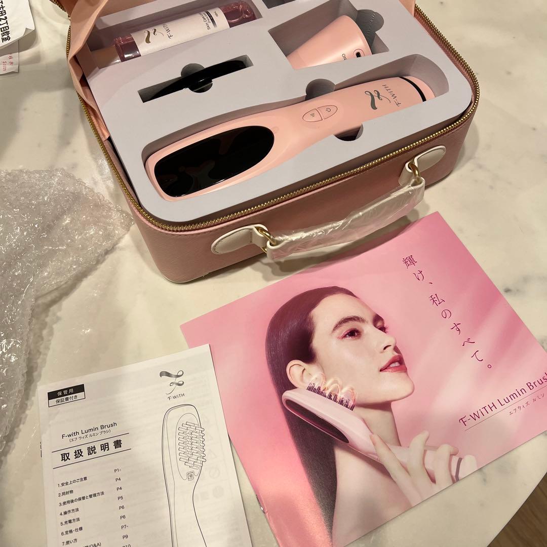 F-With Lumin Brush 美顔器