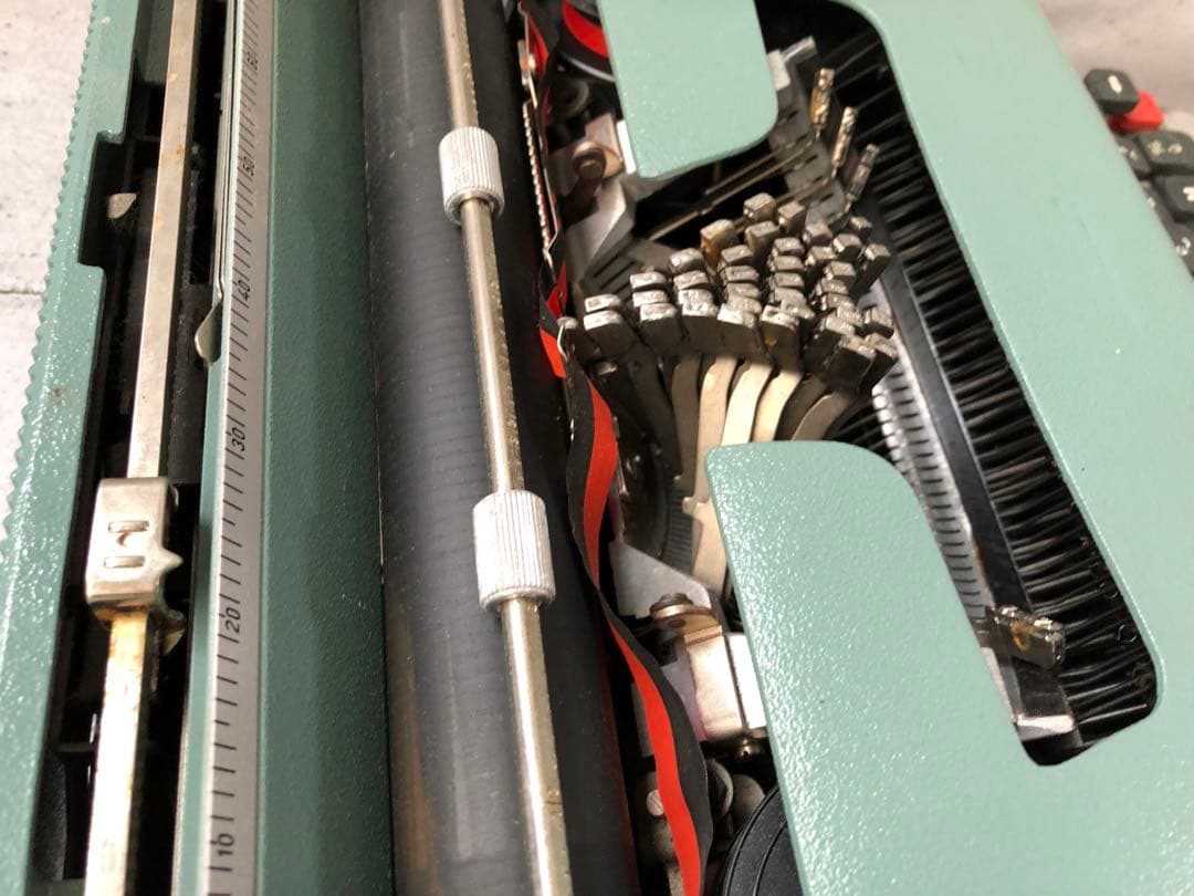 Olivetti タイプライター lettera 32 ジャンク品(L129) Olivetti