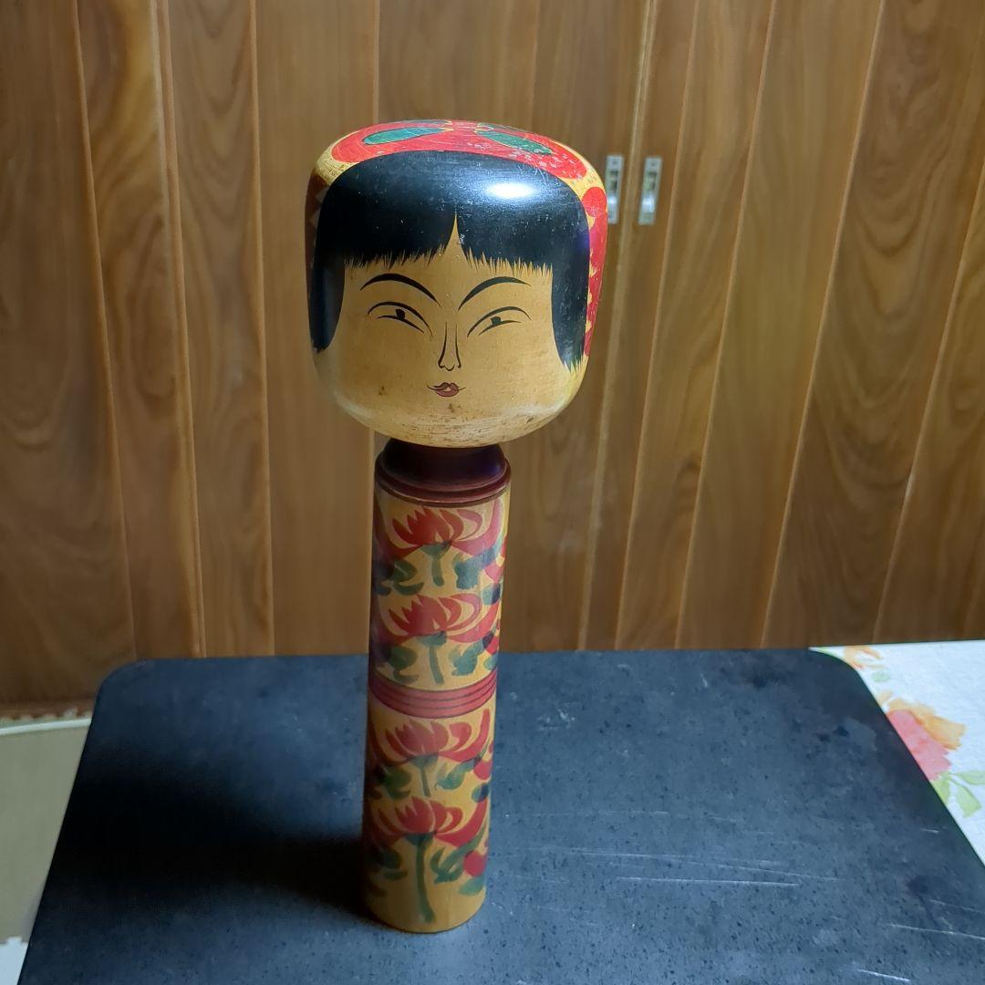 3•伝統的な木製こけし 3•伝統的な木製こけし 木製こけし