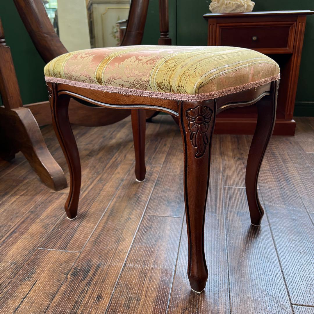 k546r121 イタリア製 クラシカルオットマン・スツール 猫脚家具 ピンク系