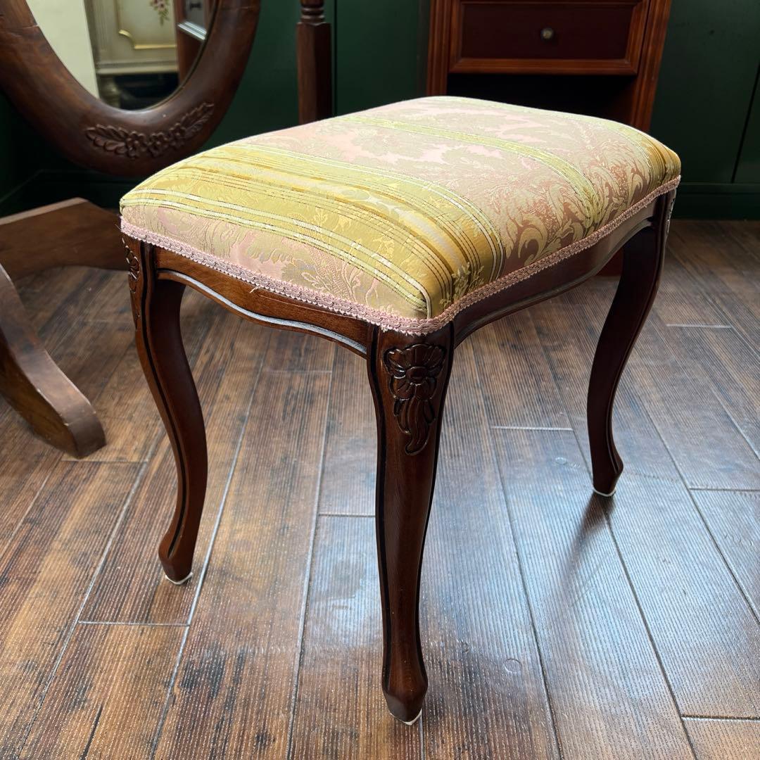 k546r121 イタリア製 クラシカルオットマン・スツール 猫脚家具 ピンク系