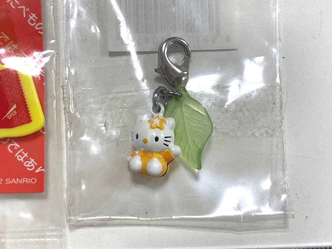 サンリオ　ハローキティ　モバイルクリーナー付きストラップ　キットカットオリジナル