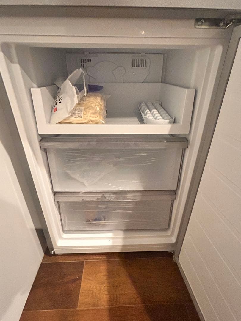 2025年製 COMFEE 237L冷蔵冷凍庫　自動霜取り