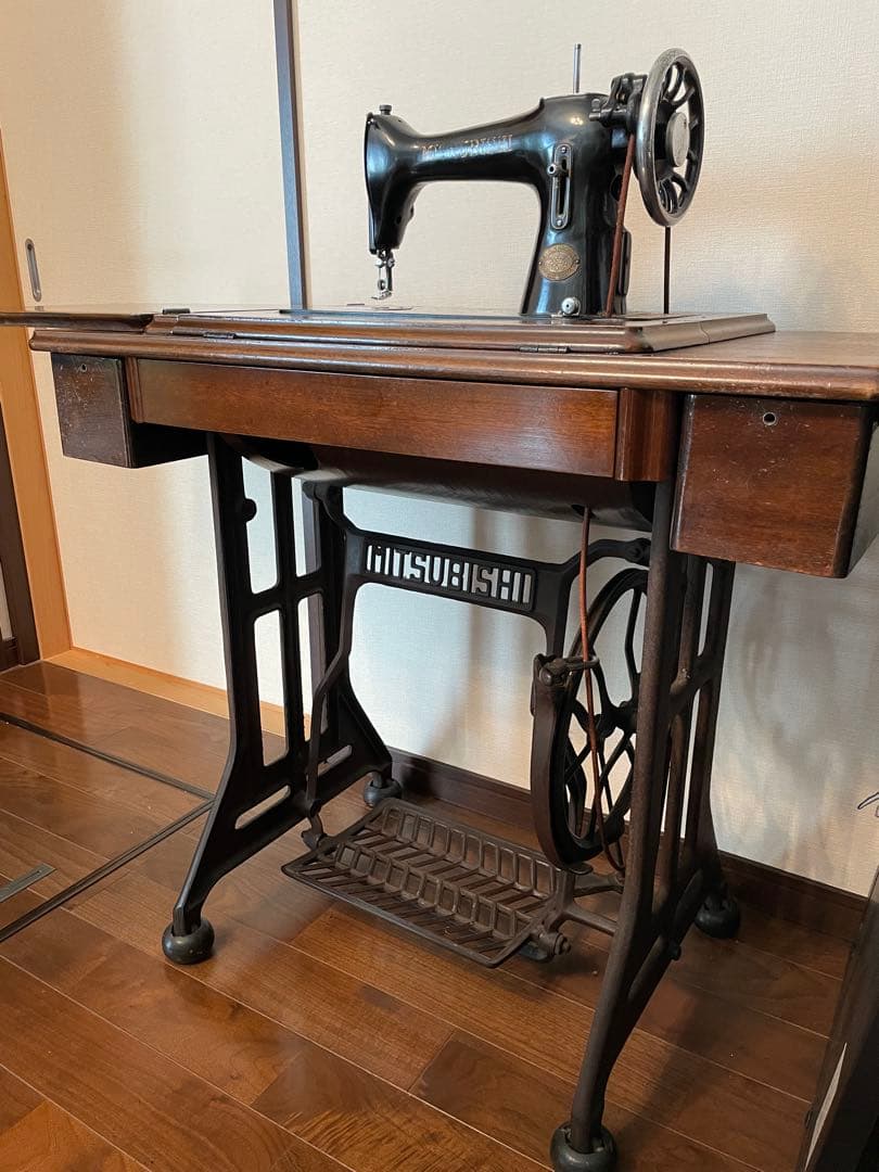 レトロ 約85年前の足踏みミシン 三菱製 現在縫えます