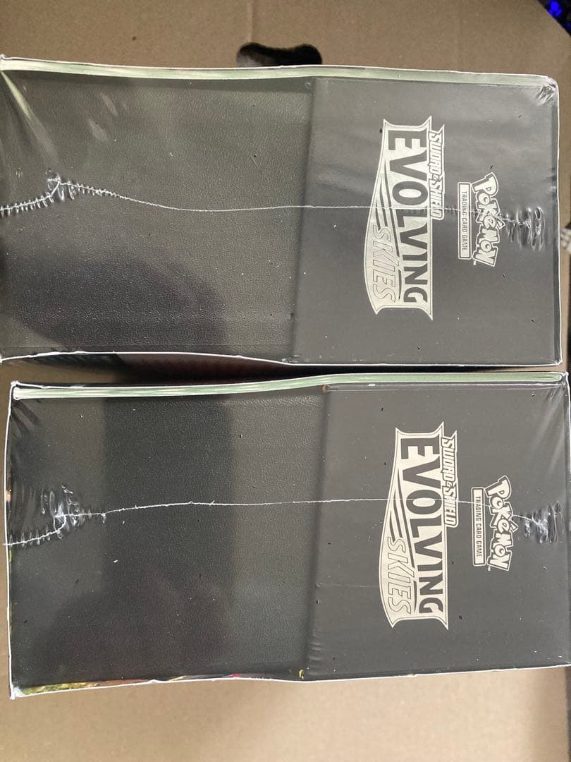 Pokémon EVOLVING SKIES Elite Trainer Box