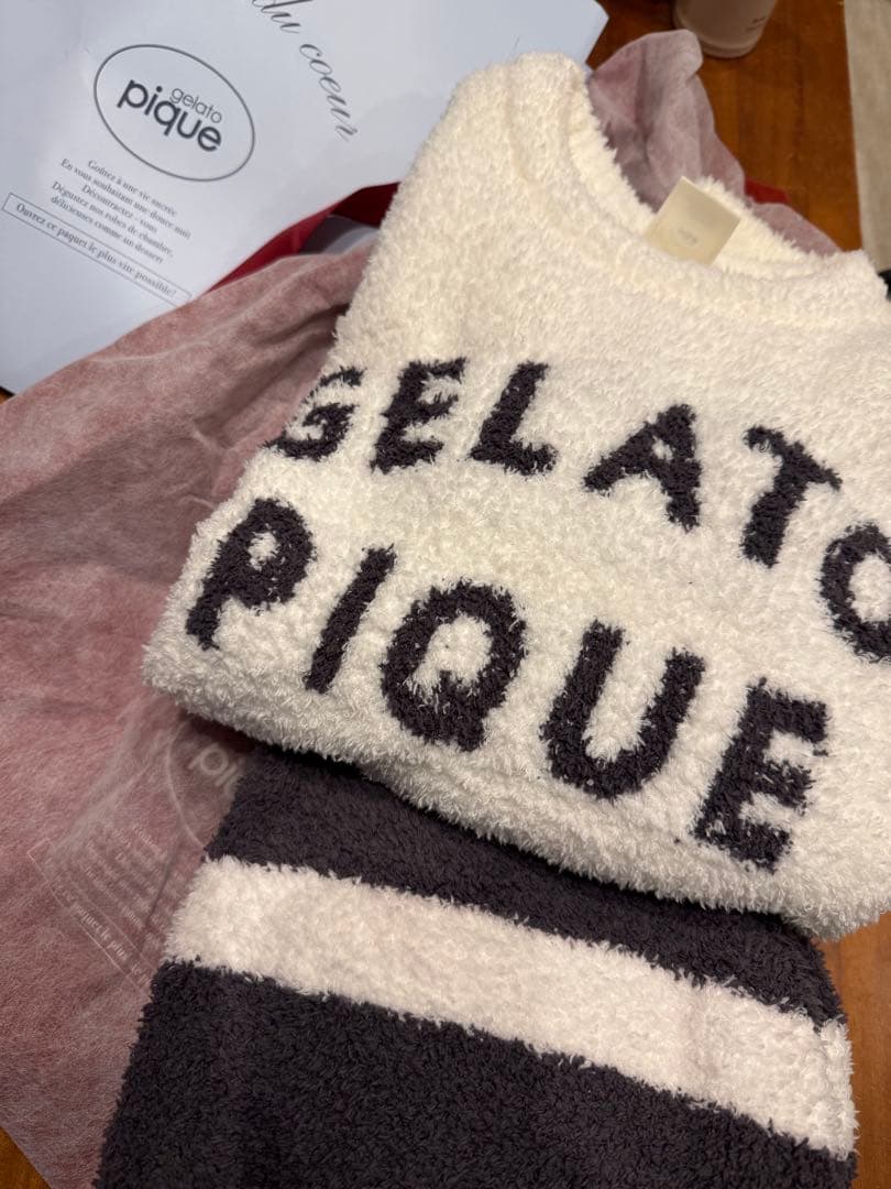 ジェラートピケ パウダーロゴジャガードプルオーバー＆ロングパンツセットアイボリー