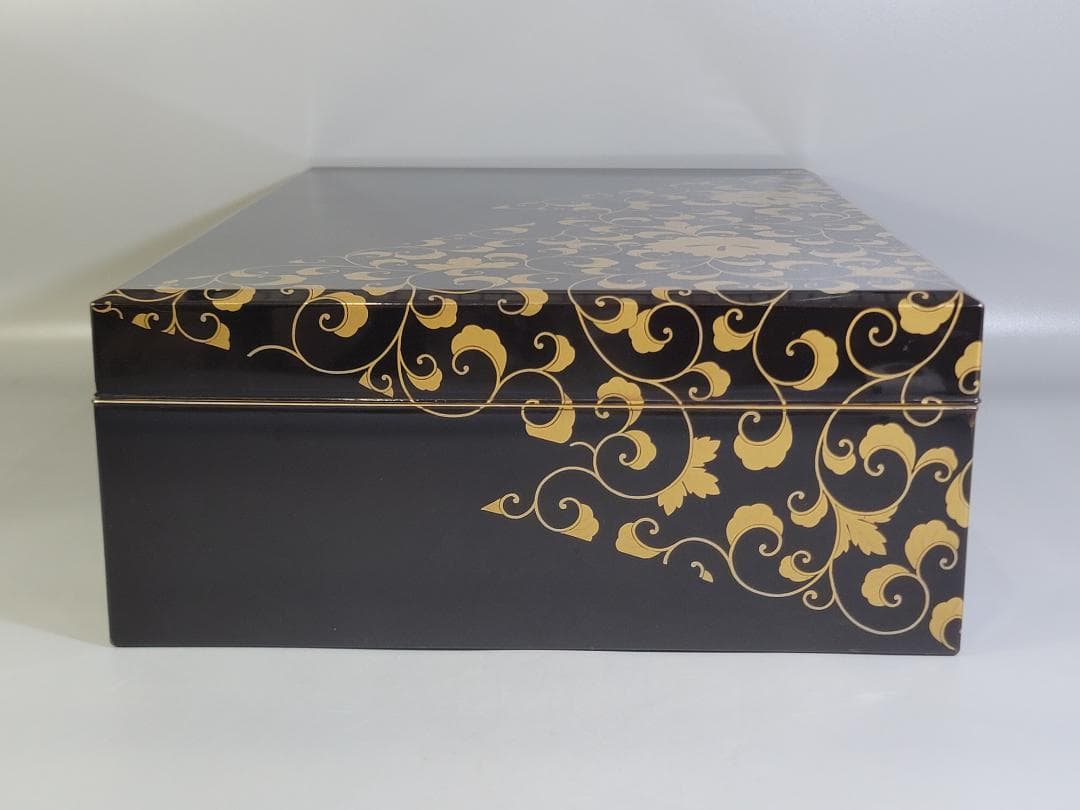 纏枝蓮花紋 蒔絵 四方 蓋物 古美術 DT326