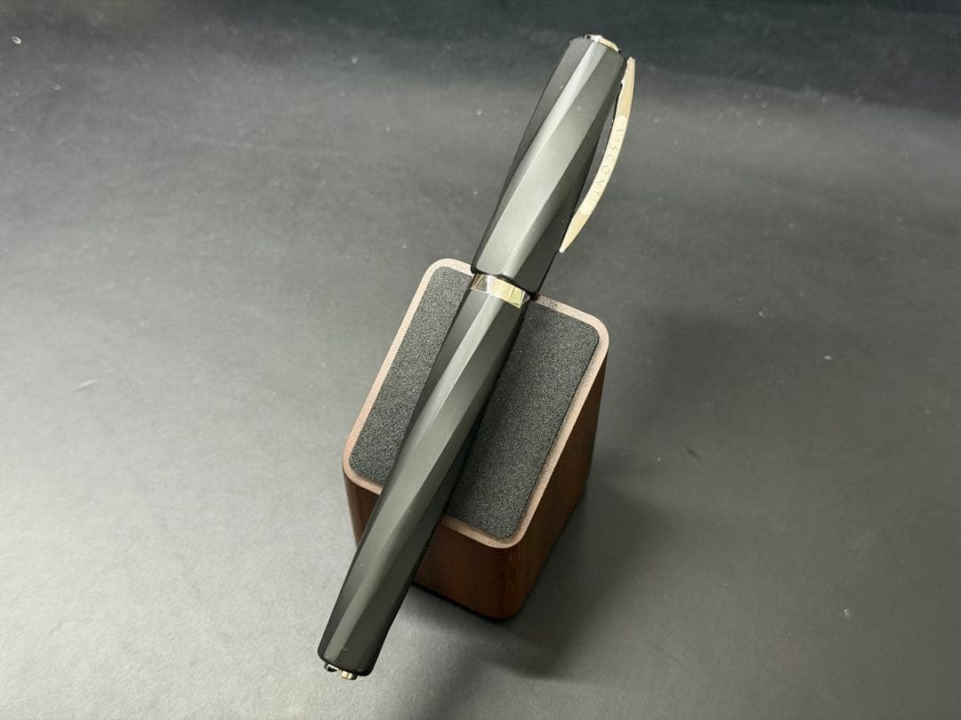 ビスコンティ　ディヴィーナ　マットブラック　ローラーボールペン