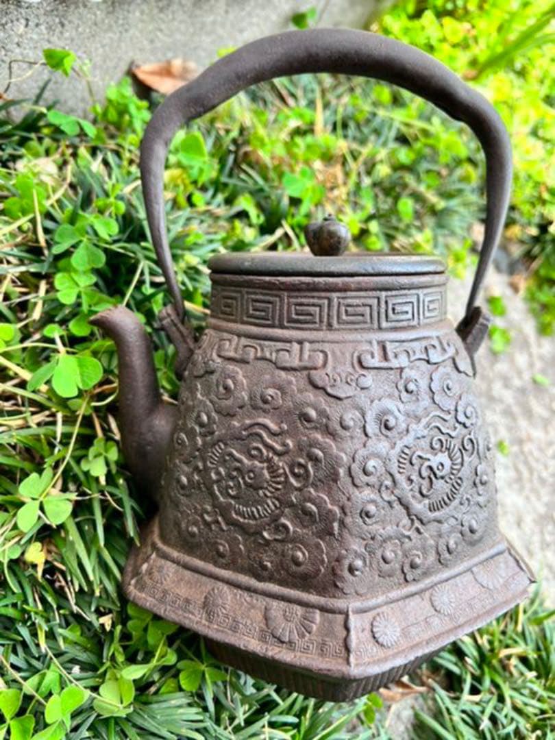 龍文堂安之助　六角鉄瓶　龍雲菊花模様　稀少 龍文堂安之助六角鉄瓶龍雲菊花模様稀少