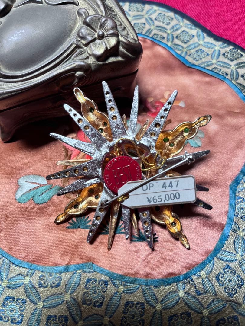 CADORO Jewel Co. 70s vintage brooch