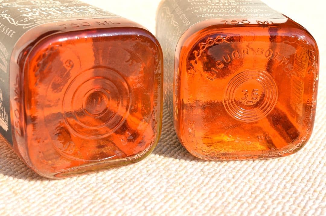 □ ジャックダニエル 旧ボトル 赤紙封印 750ml 瓶底82 84 □