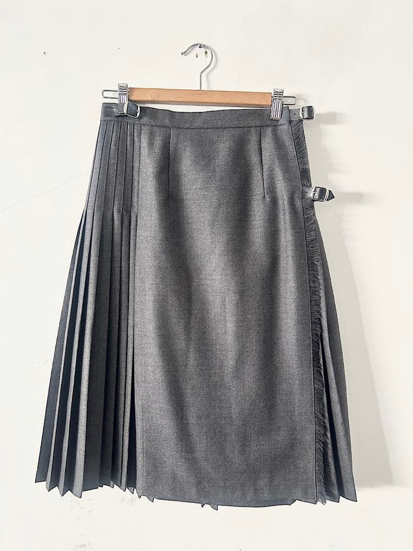 【美品】O'NEIL of DUBLIN　両脇ベルト 後プリーツスカート　グレー