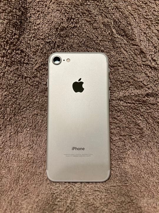 iPhone 7 Silver 128 GB SIMフリー バッテリー性能97％