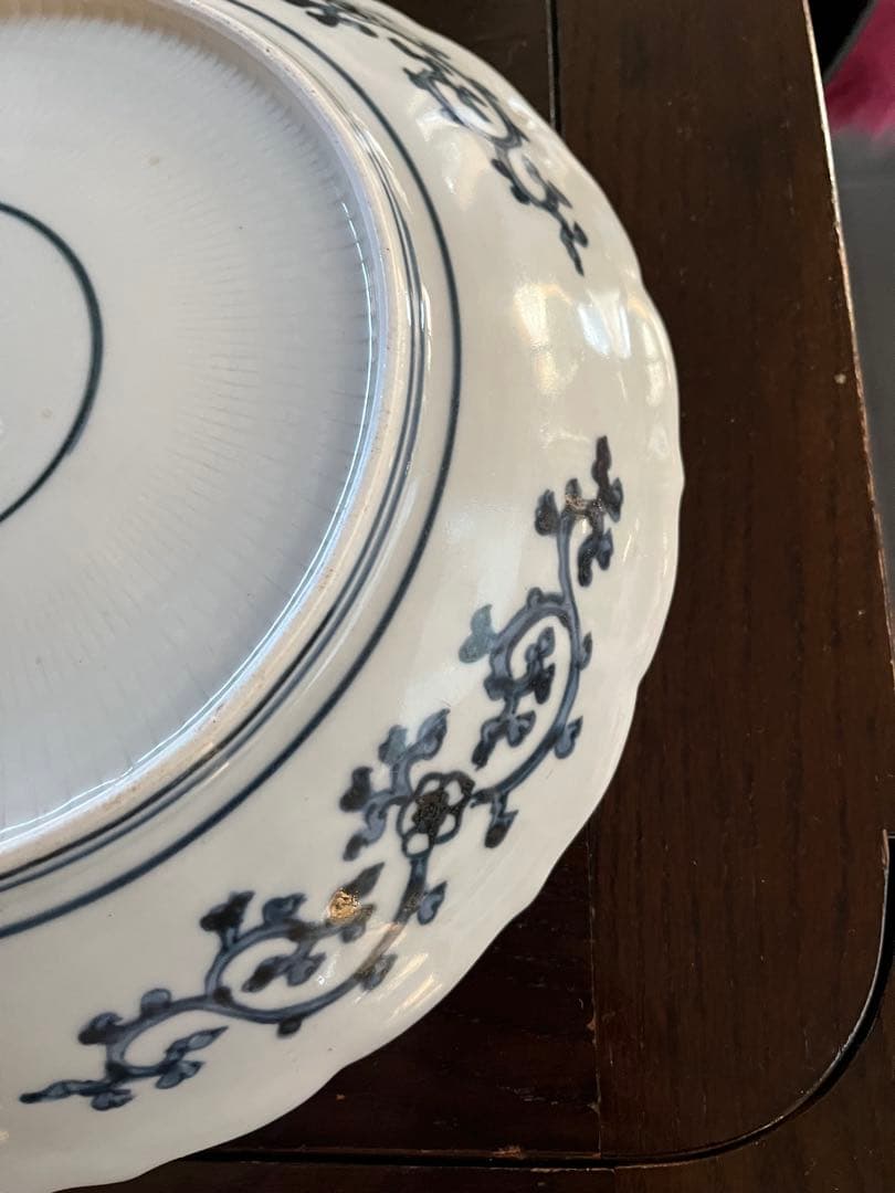 江戸中期 古伊万里 上手 陽刻 団扇 扇 宝尽 稜花形 輪花尺皿