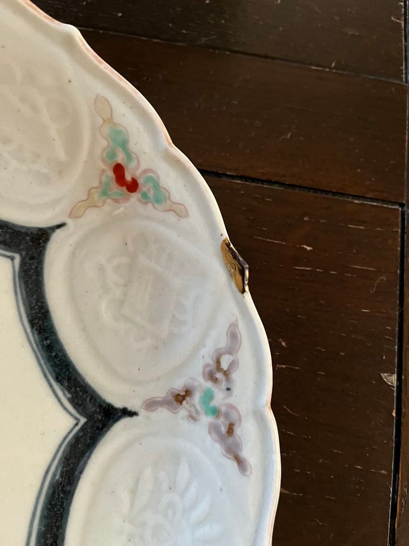 江戸中期 古伊万里 上手 陽刻 団扇 扇 宝尽 稜花形 輪花尺皿の通販はau