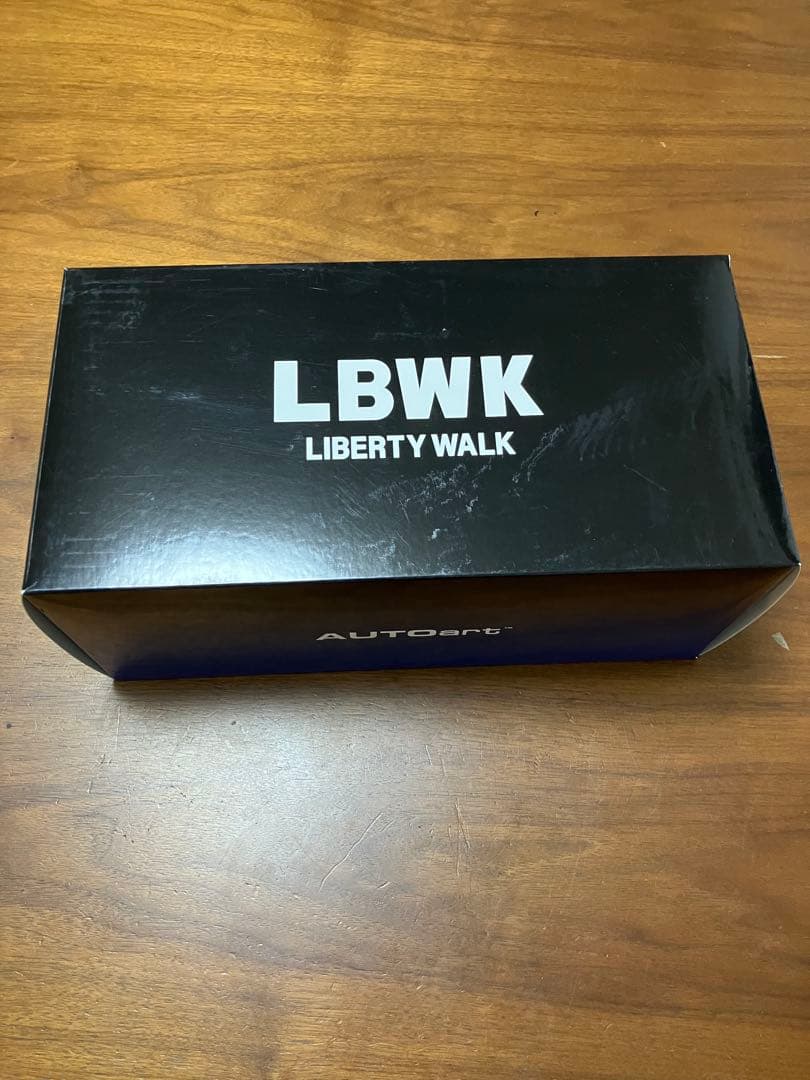 1/18 オートアート　AUTOart ランボルギーニ アヴェンタドールLBWK