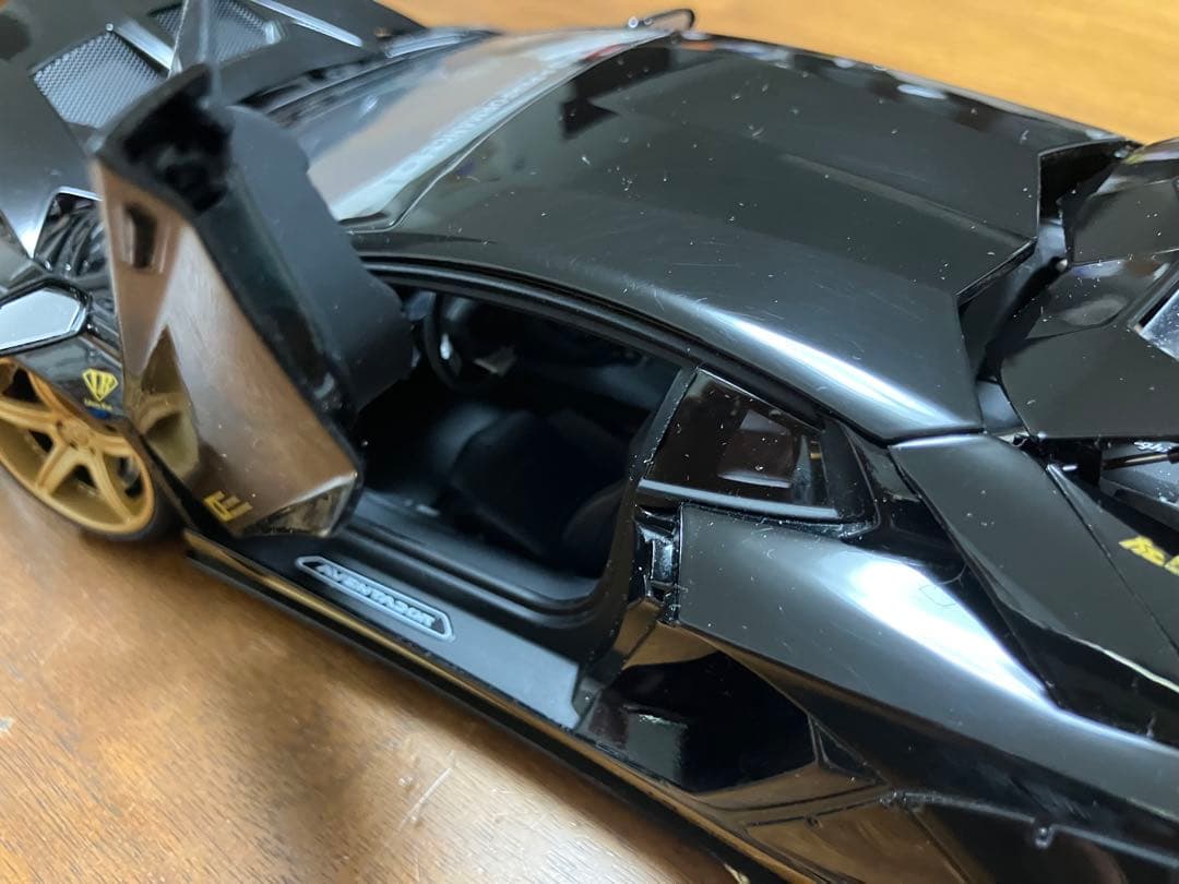 1/18 オートアート　AUTOart ランボルギーニ アヴェンタドールLBWK