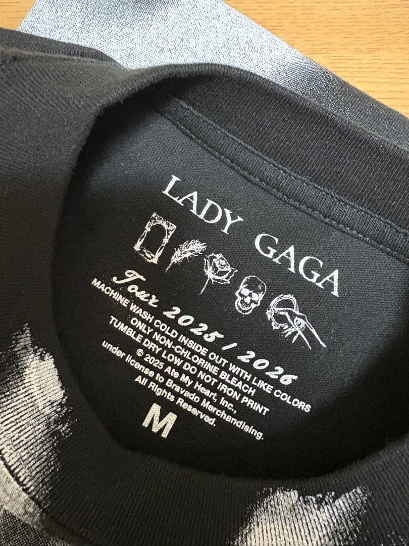 新品 レディガガ Mayhem Ball Vanish Tシャツ サイズM - メルカリ