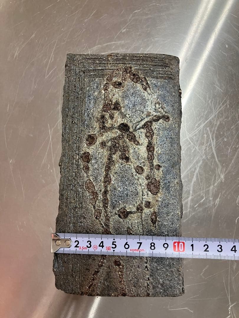 陶器 信楽焼 銀彩の脚付き台 炭化窯変 手作り一品物 お洒落 高級